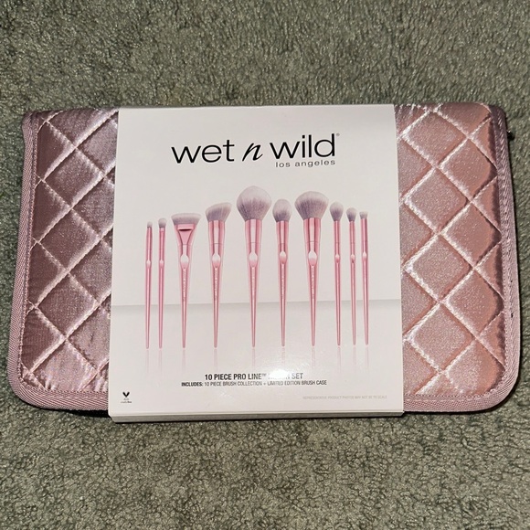Wet n Wild Rose Makeup Brush Collection